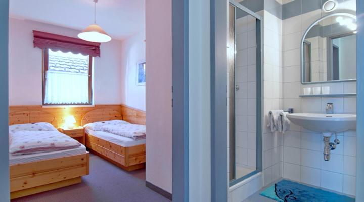 Haus Christina Apartment Фаак ам Зее Стая снимка