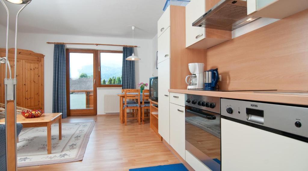 Haus Christina Apartment Фаак ам Зее Стая снимка
